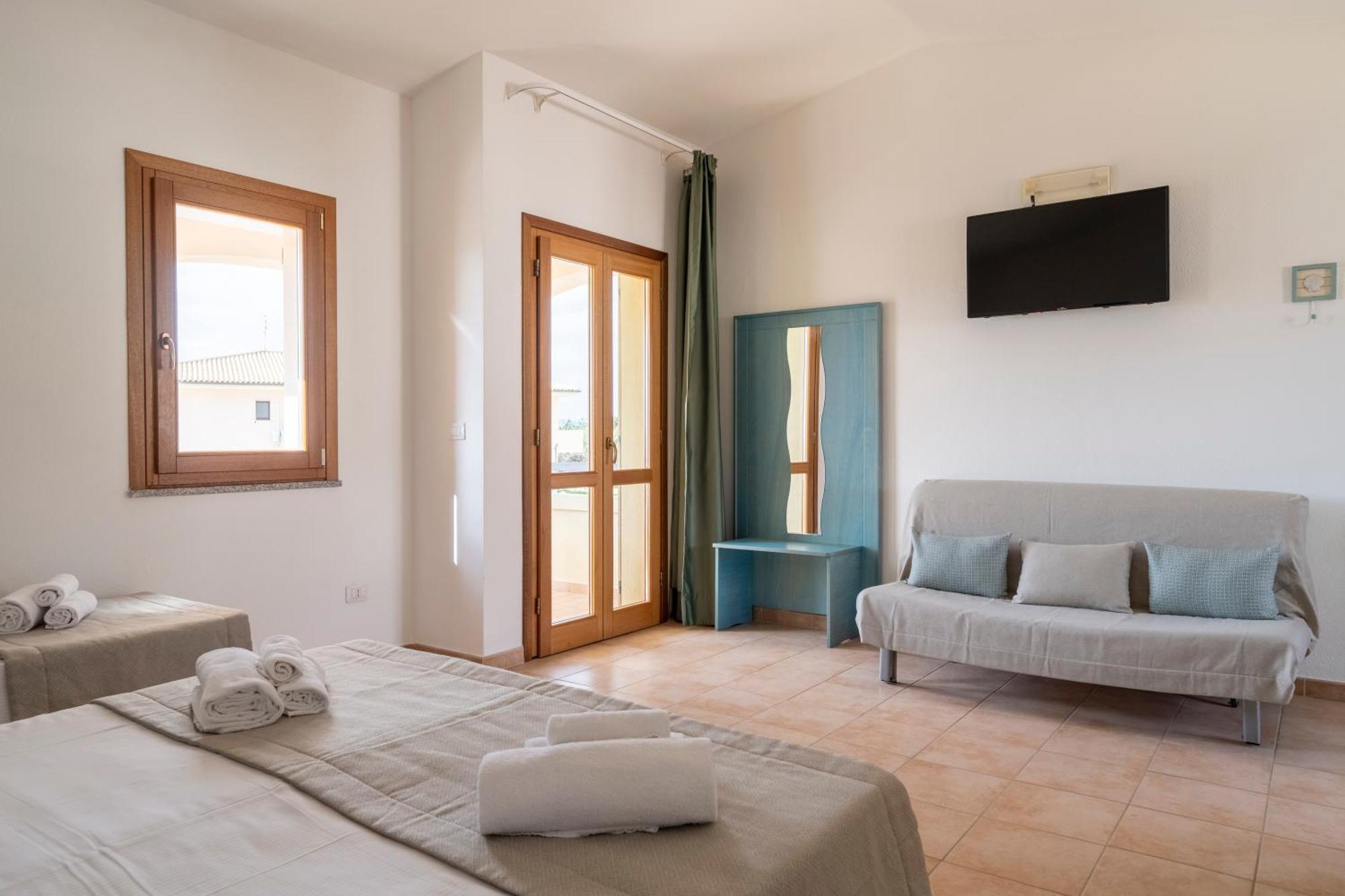 Mimose Beach Village Badesi Extérieur photo