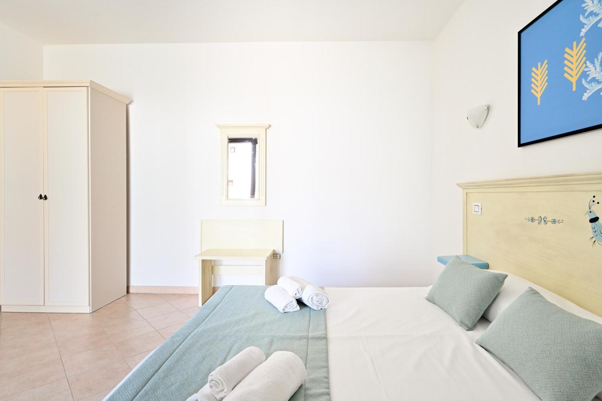 Mimose Beach Village Badesi Extérieur photo